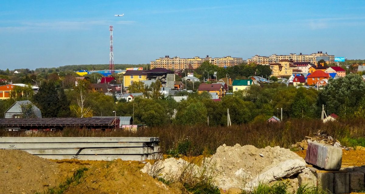 Пользователя отговаривали от переезда в Москву снимками человейников, давки и брокколи за 540 рублей